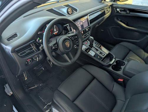 2026 Porsche Macan AWD