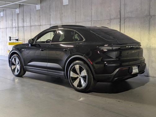 2026 Porsche Macan 4