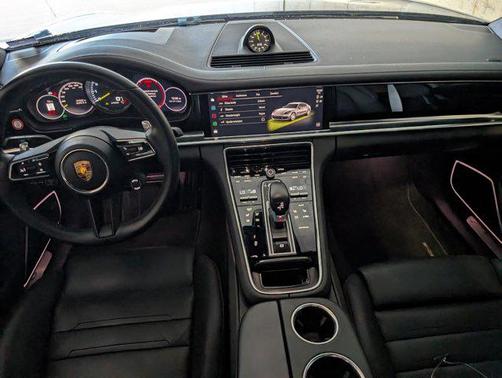 2022 Porsche Panamera 4