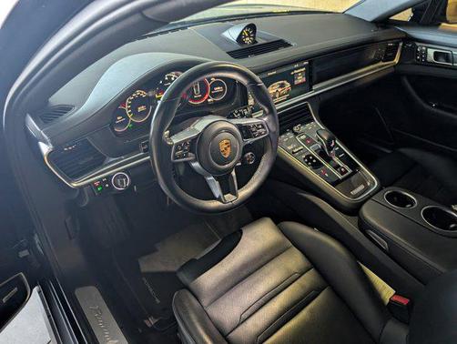2018 Porsche Panamera 4