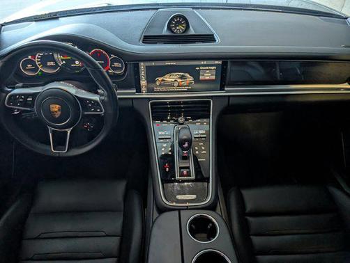 2018 Porsche Panamera 4