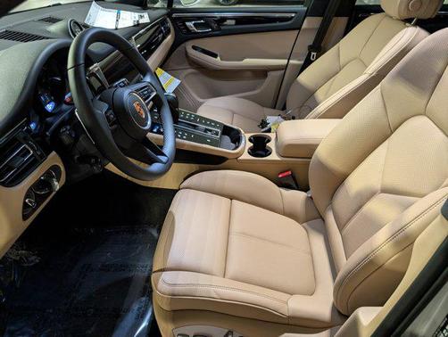 2026 Porsche Macan AWD