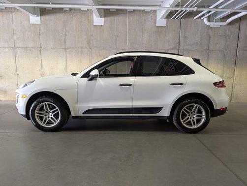 Carrara White Metallic 2018 Porsche Macan Macan