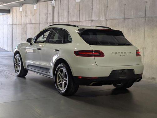 Carrara White Metallic 2018 Porsche Macan Macan