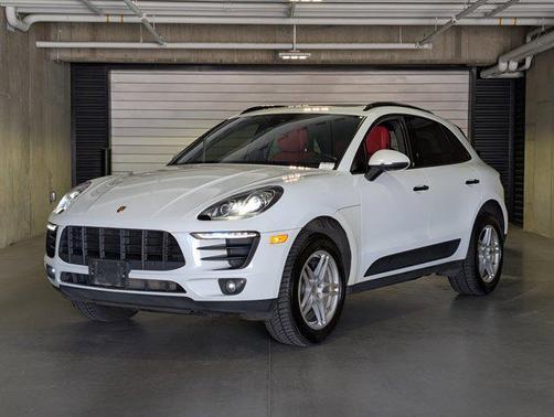 Carrara White Metallic 2018 Porsche Macan Macan