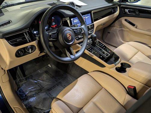 2025 Porsche Macan AWD