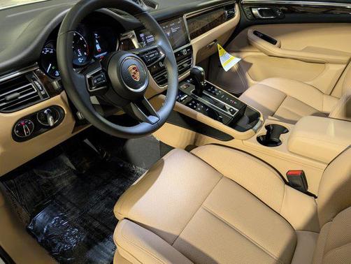 2026 Porsche Macan AWD