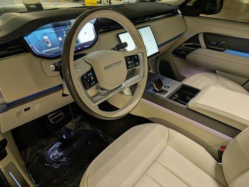 2024 Land Rover Range Rover P615 SV