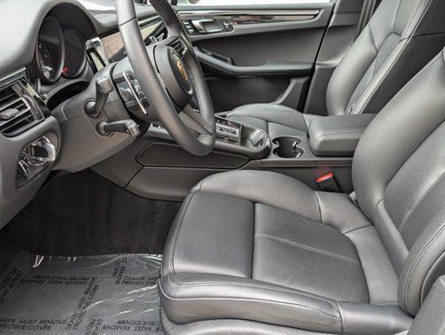 2025 Porsche Macan AWD