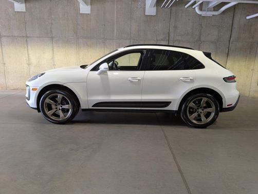2025 Porsche Macan AWD