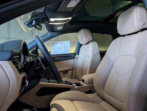 2026 Porsche Macan AWD