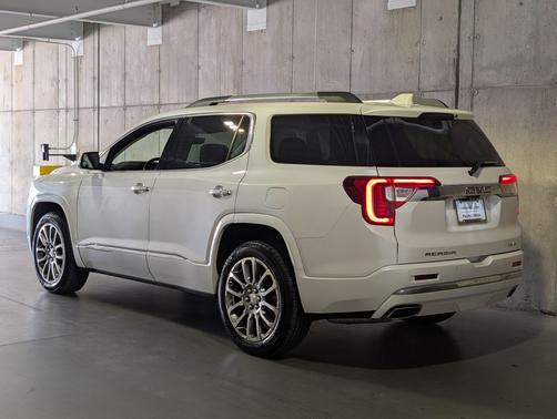 White Frost Tricoat 2022 GMC Acadia Denali