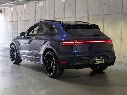 Gentian Blue Metallic 2024 Porsche Macan Macan GTS