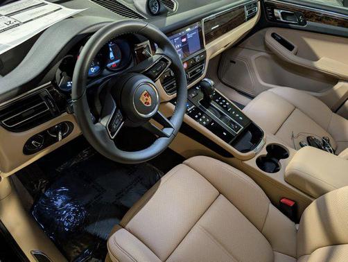 2026 Porsche Macan AWD