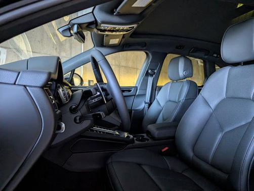 2026 Porsche Macan AWD