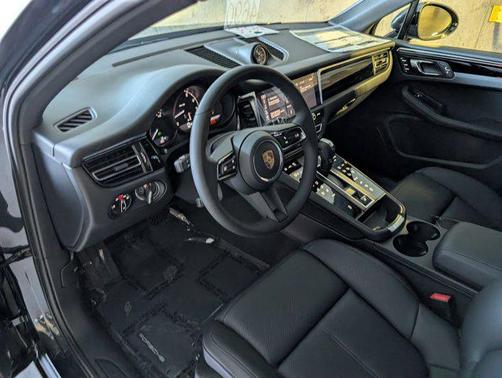 2026 Porsche Macan AWD