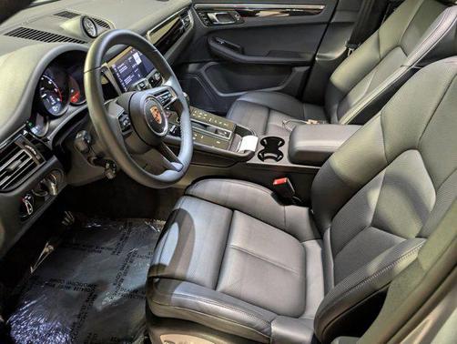 2025 Porsche Macan AWD