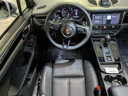 2025 Porsche Macan AWD