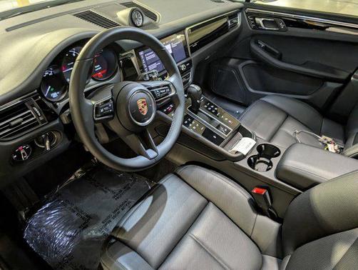 2025 Porsche Macan AWD