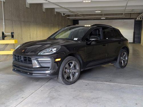 2025 Porsche Macan AWD