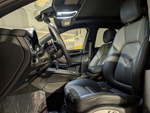 2025 Porsche Macan AWD