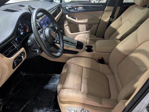 2025 Porsche Macan AWD