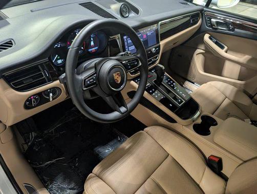 2025 Porsche Macan AWD