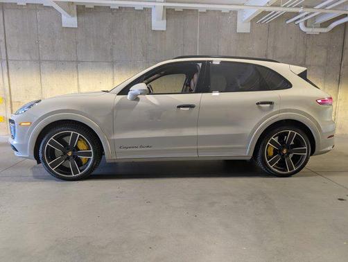 2022 Porsche Cayenne Turbo
