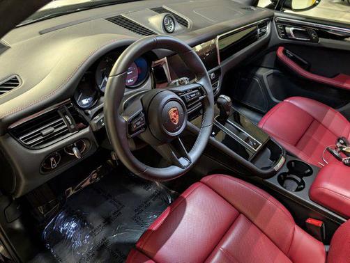 2025 Porsche Macan AWD