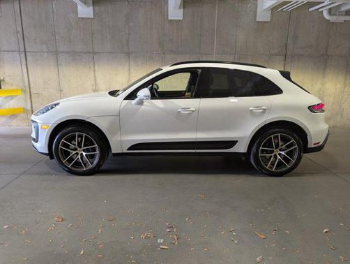 2025 Porsche Macan AWD