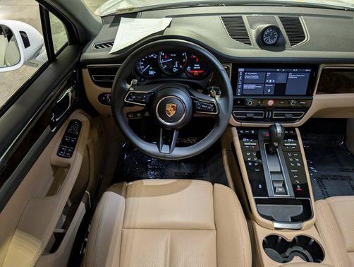 2025 Porsche Macan AWD