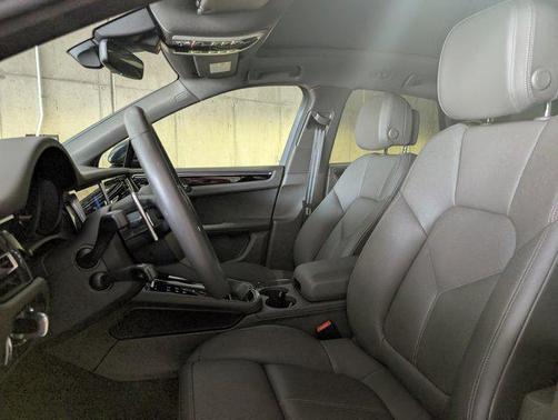 2025 Porsche Macan AWD