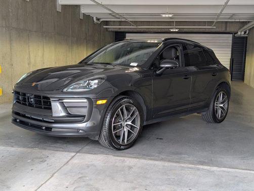 2025 Porsche Macan AWD