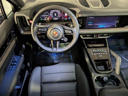 Platinum Silver Metallic 2026 Porsche Cayenne Cayenne