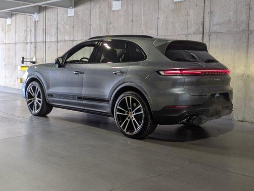 Platinum Silver Metallic 2026 Porsche Cayenne Cayenne