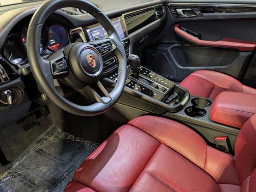 2025 Porsche Macan AWD