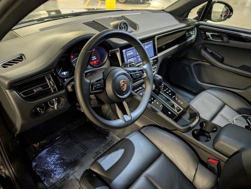 2025 Porsche Macan AWD