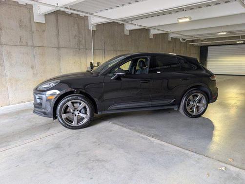 2025 Porsche Macan AWD