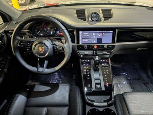 2025 Porsche Macan AWD
