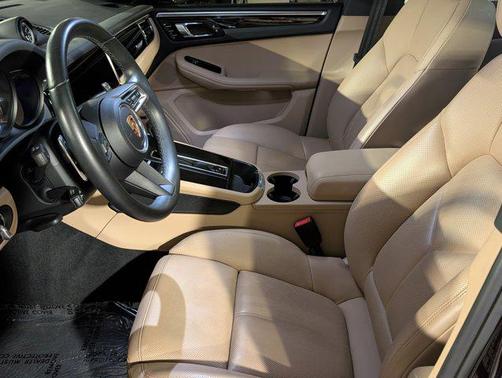 2023 Porsche Macan AWD