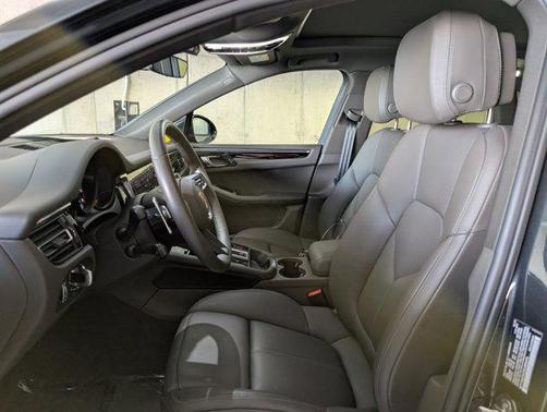 2025 Porsche Macan AWD