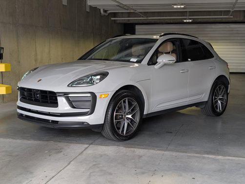 2025 Porsche Macan AWD