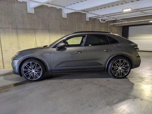 2024 Porsche Macan Base