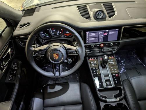 Dolomite Silver Metallic 2026 Porsche Macan Macan