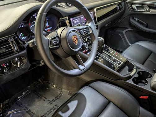 Dolomite Silver Metallic 2026 Porsche Macan Macan