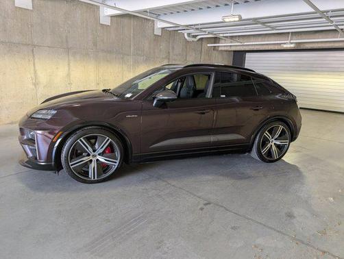 2024 Porsche Macan Turbo