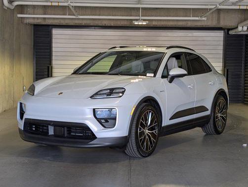 Ice Grey Metallic 2026 Porsche Macan Macan Electric 4