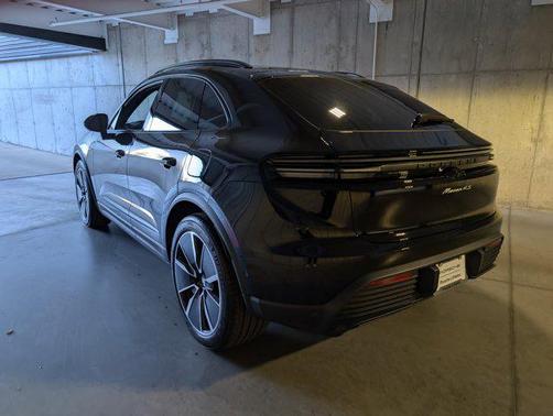 2025 Porsche Macan 4S