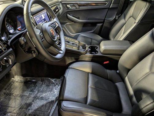 Jet Black Metallic 2025 Porsche Macan Macan