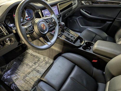 Jet Black Metallic 2025 Porsche Macan Macan